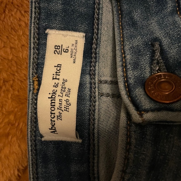 Women's Abercrombie & Fitch Jeans - Picture 4 of 6